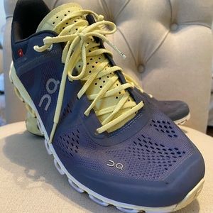 On Cloud Cloudflow Running Shoes Size 7